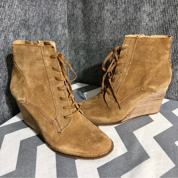 Lucky Brand Suede Boots - Picture 5 of 16